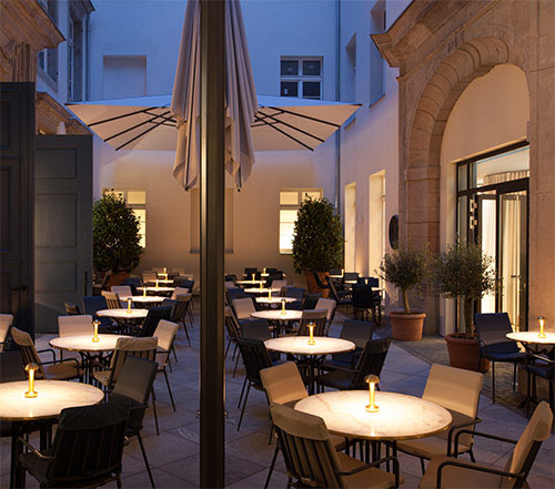 20° Restobar – Spanischer Patio in der Altstadt Düsseldorfs.